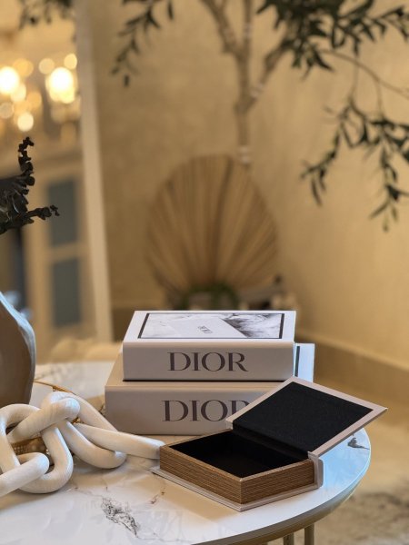 طقم٣ كتب ديكور DIOR(يستخدم ك صندوق)